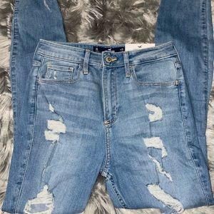 Hollister Curvy High-Rise Skinny Jeans